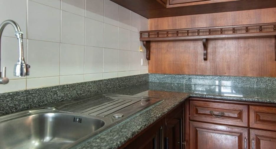 For rent 3 bedrooms condo in Yan Nawa, Bangkok