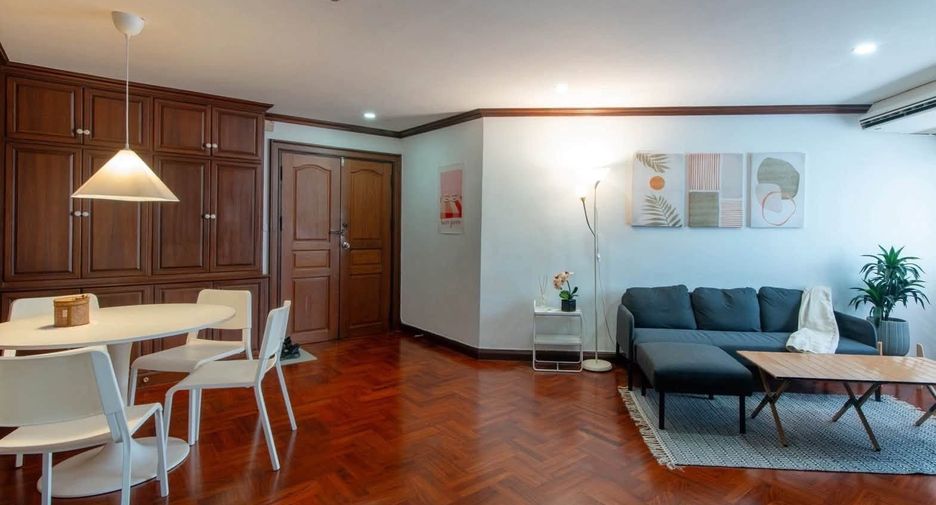 For rent 3 bedrooms condo in Yan Nawa, Bangkok