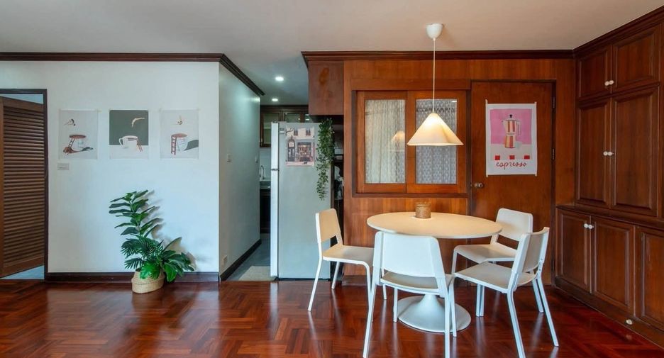 For rent 3 bedrooms condo in Yan Nawa, Bangkok
