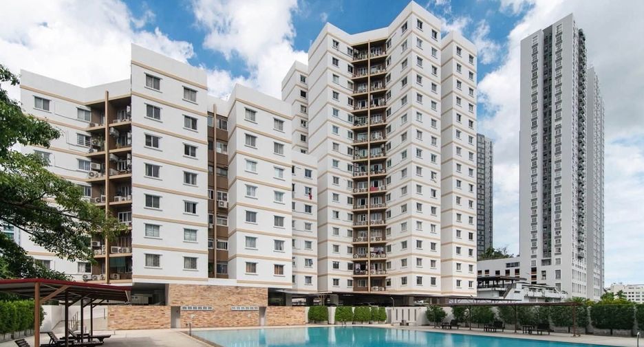 For rent 3 bedrooms condo in Yan Nawa, Bangkok