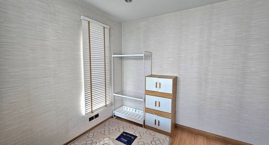 For rent 2 bedrooms condo in Huai Khwang, Bangkok