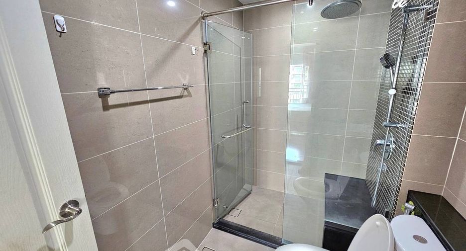 For rent 2 bedrooms condo in Huai Khwang, Bangkok