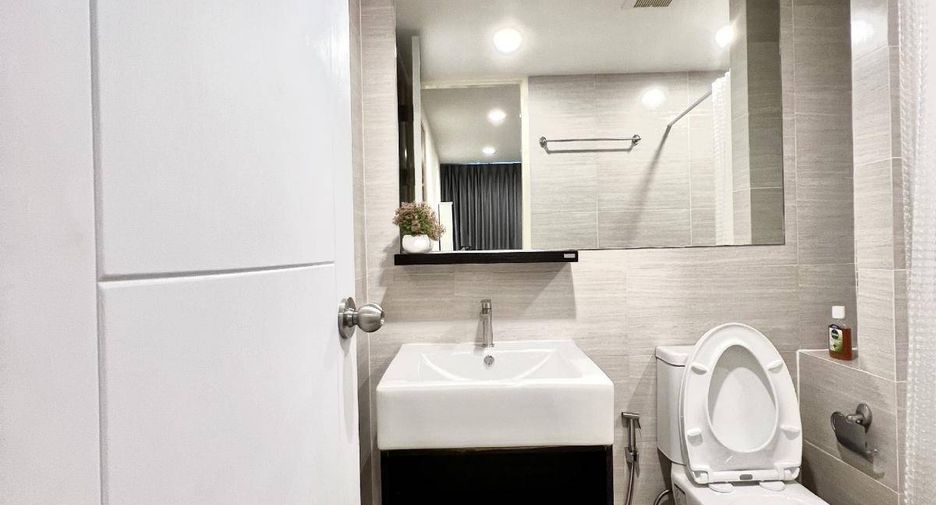 For rent 2 bedrooms condo in Bang Kapi, Bangkok