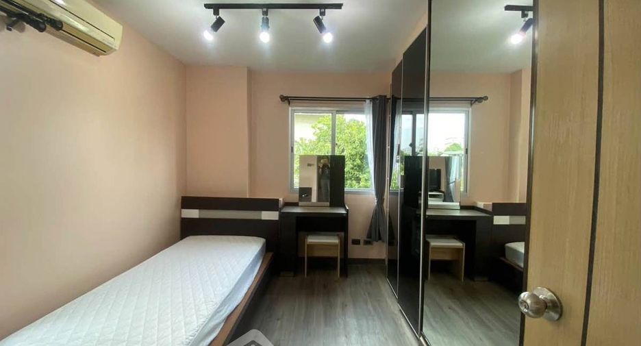 À louer 2 chambres condo à Phra Khanong, Bangkok
