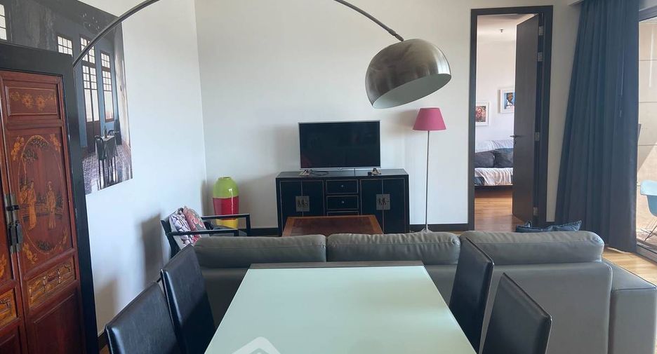 For rent 2 bedrooms condo in Yan Nawa, Bangkok
