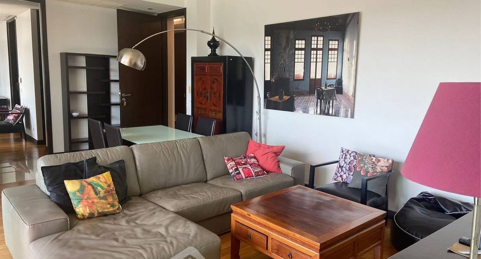 For rent 2 bedrooms condo in Yan Nawa, Bangkok