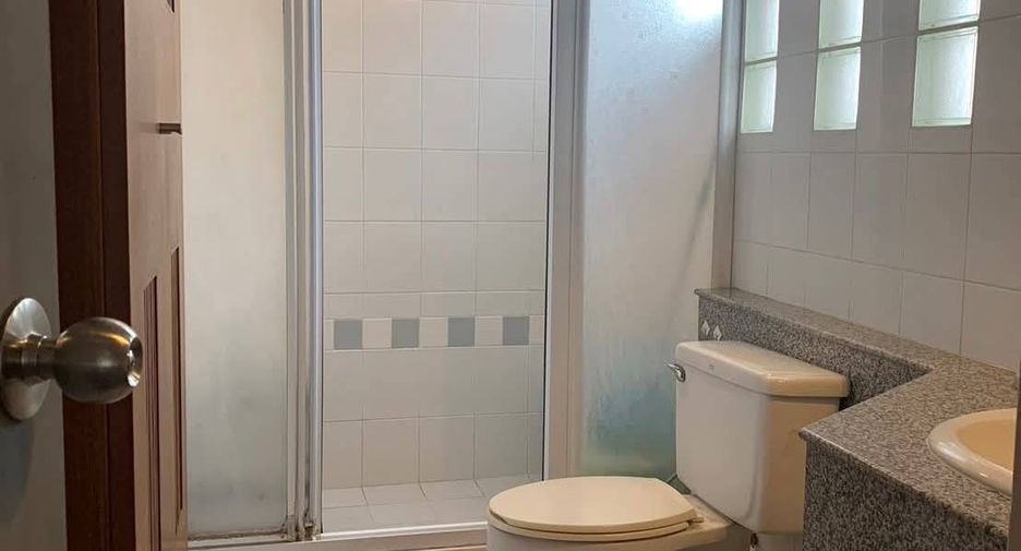 For rent 2 bedrooms condo in Ratchathewi, Bangkok