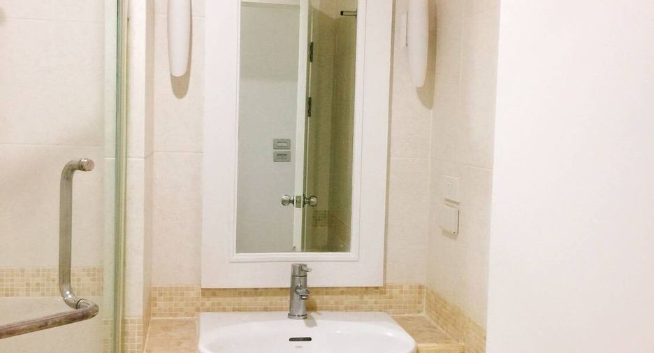 For rent 1 bed condo in Sathon, Bangkok