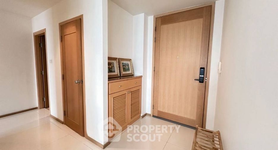 Condo en alquiler de 3 habitaciones en Sathon, Bangkok