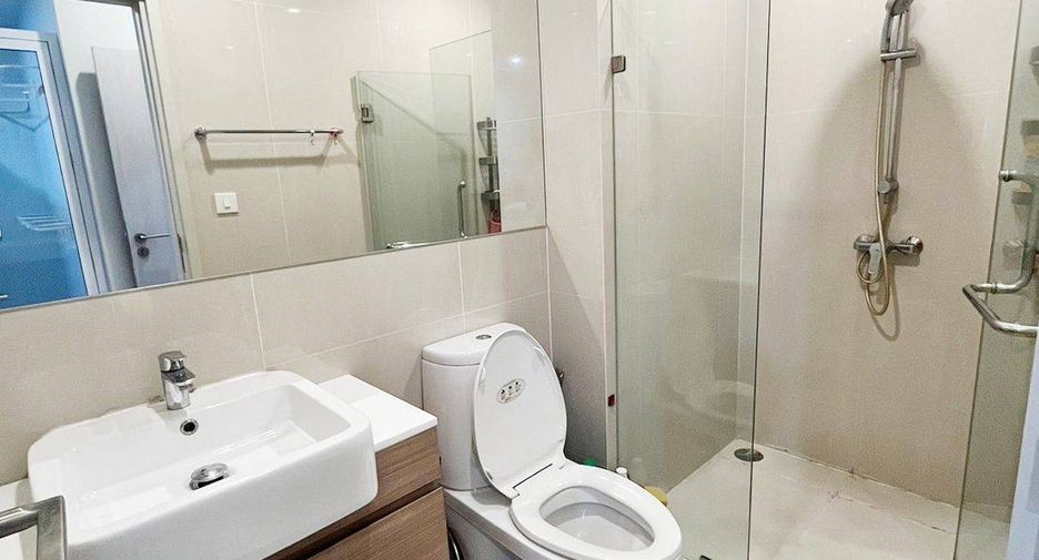 For rent 2 bedrooms condo in Huai Khwang, Bangkok