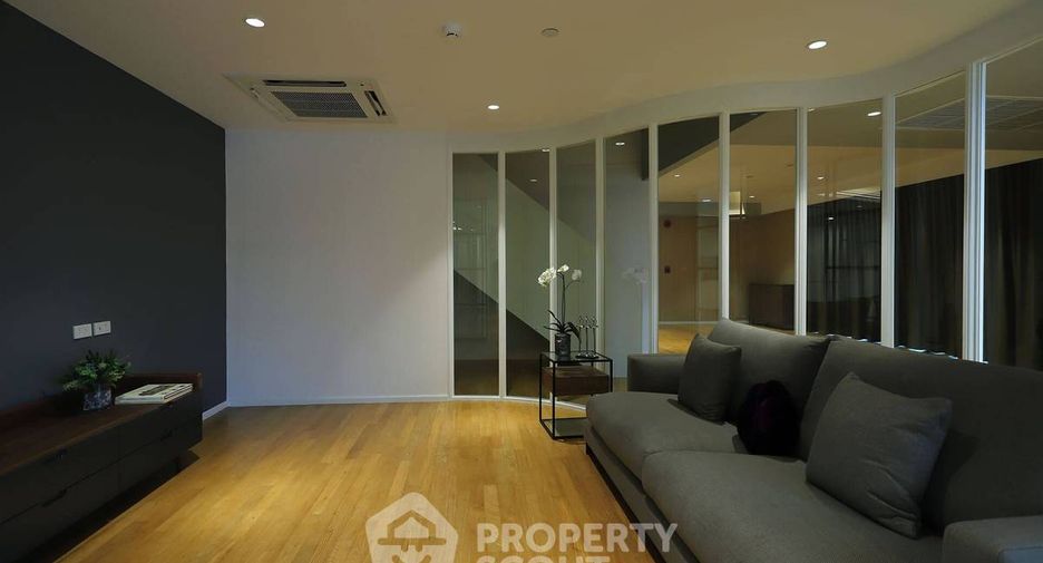 For rent 4 bedrooms apartment in Watthana, Bangkok