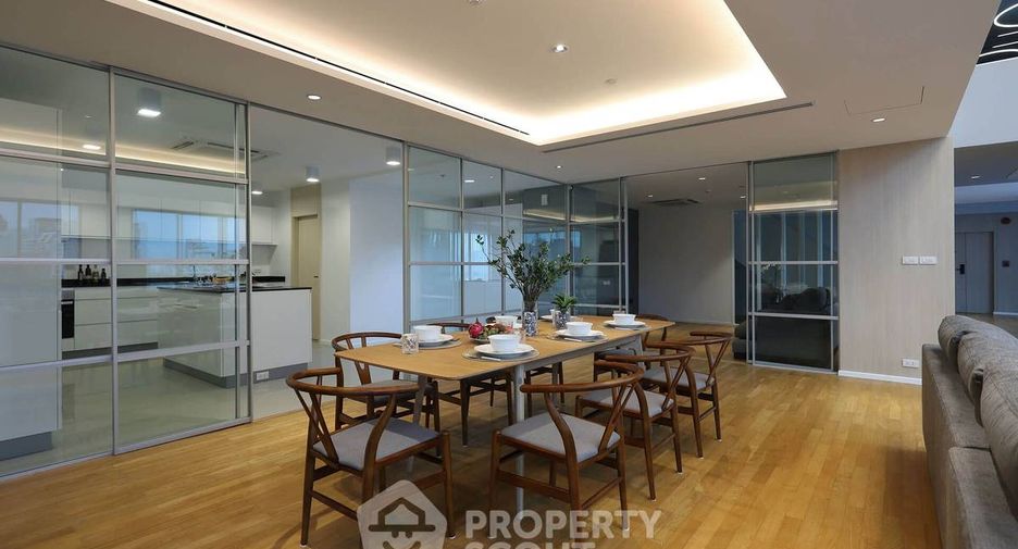 For rent 4 bedrooms apartment in Watthana, Bangkok