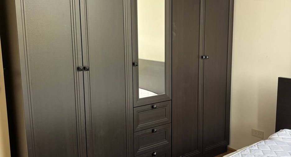 For rent 2 bedrooms condo in Watthana, Bangkok