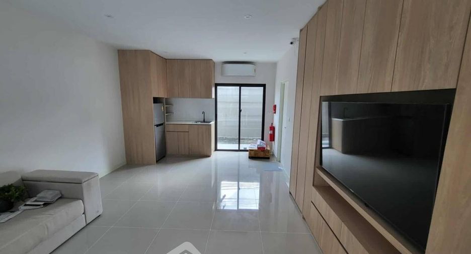 For rent 3 bedrooms townhouse in Prawet, Bangkok