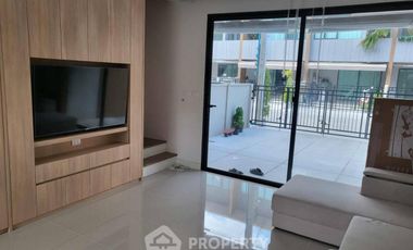 For rent 3 bedrooms townhouse in Prawet, Bangkok