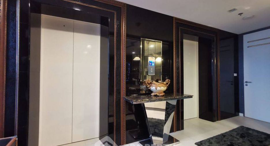 For rent 2 bedrooms condo in Yan Nawa, Bangkok