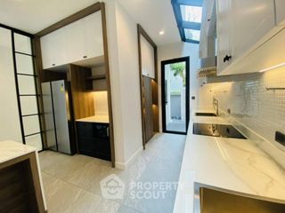 For rent 3 bedrooms house in Phra Khanong, Bangkok