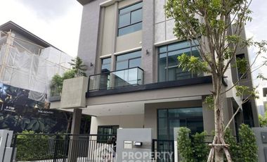 For rent 3 bedrooms house in Phra Khanong, Bangkok