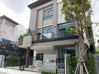 For rent 3 bedrooms house in Phra Khanong, Bangkok