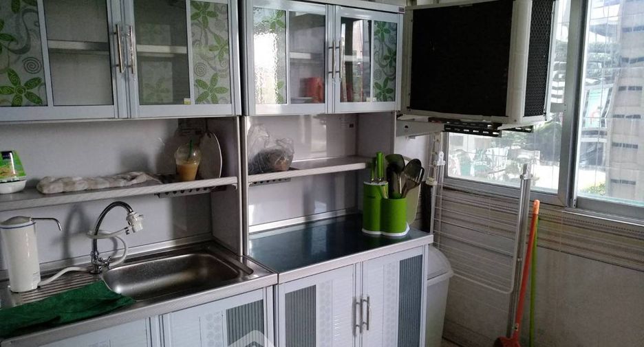 For rent 2 bedrooms condo in Huai Khwang, Bangkok