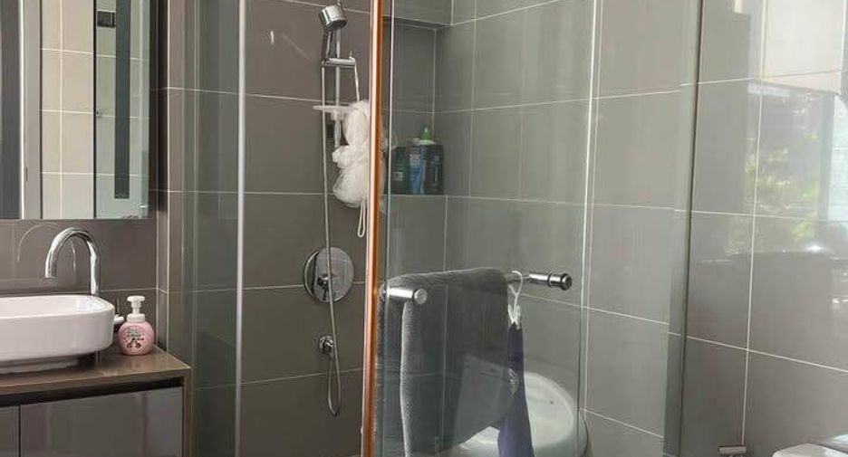 For rent 2 bedrooms condo in Bang Rak, Bangkok