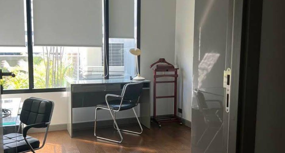 For rent 2 bedrooms condo in Bang Rak, Bangkok