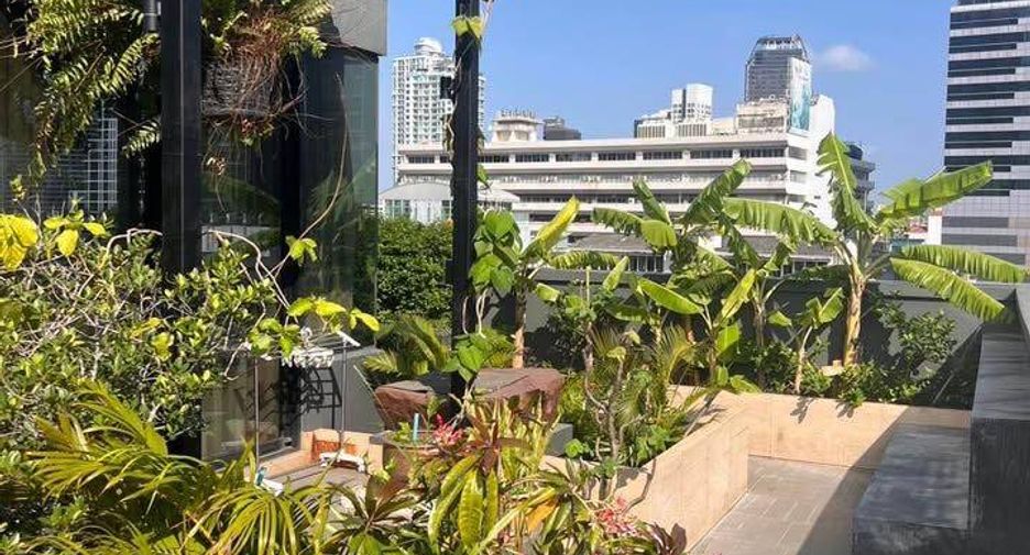 For rent 2 bedrooms condo in Bang Rak, Bangkok