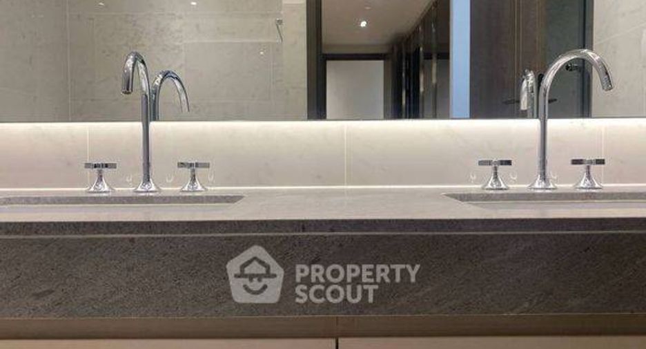 For rent 2 bedrooms condo in Pathum Wan, Bangkok