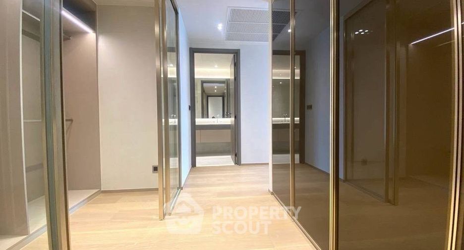 For rent 2 bedrooms condo in Pathum Wan, Bangkok