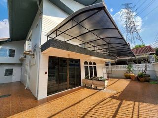 Haus zur Miete mit 6 Zimmer in Huai Khwang, Bangkok