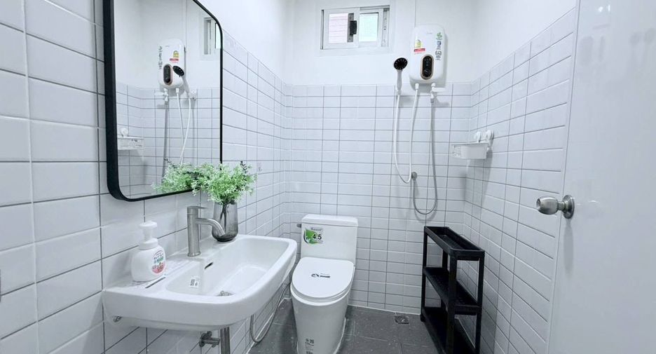 Haus zur Miete mit 6 Zimmer in Huai Khwang, Bangkok