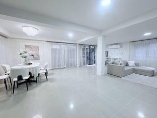 Haus zur Miete mit 6 Zimmer in Huai Khwang, Bangkok
