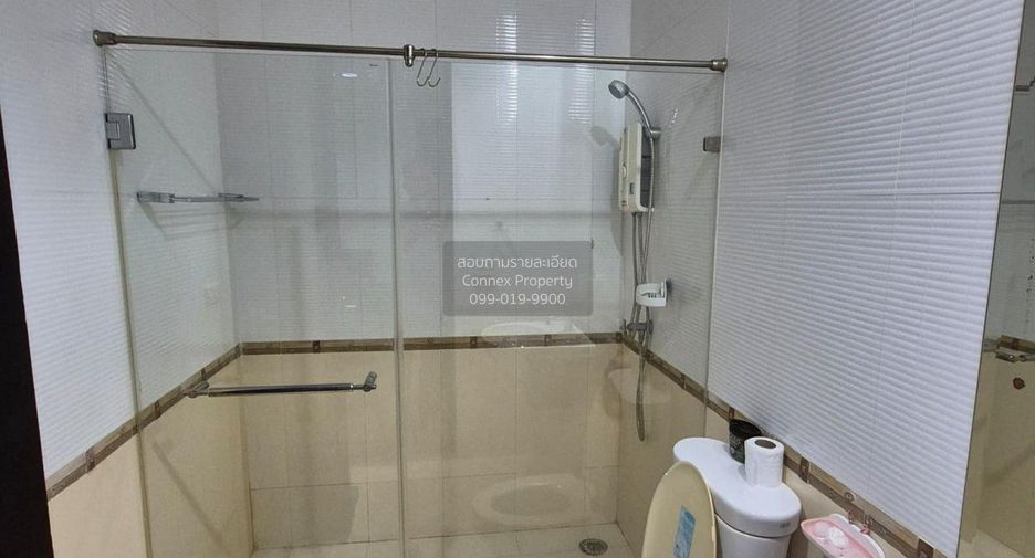 For rent 2 bedrooms condo in Pathum Wan, Bangkok