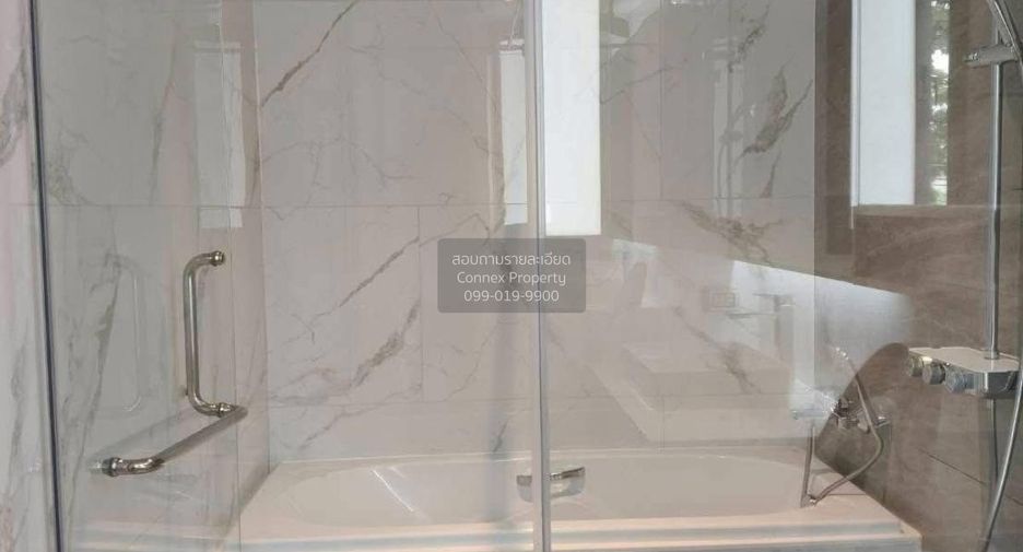 For rent 3 bedrooms condo in Mueang Samut Prakan, Samut Prakan