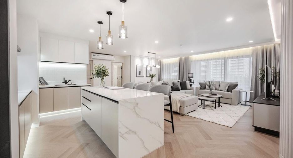 For sale 4 bedrooms condo in Watthana, Bangkok