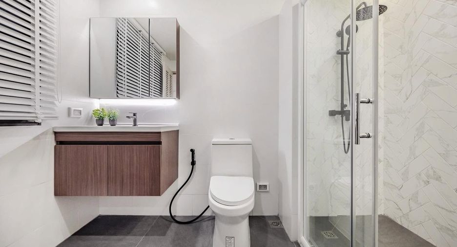 For sale 4 bedrooms condo in Watthana, Bangkok