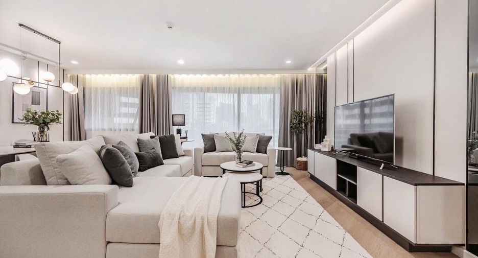 For sale 4 bedrooms condo in Watthana, Bangkok
