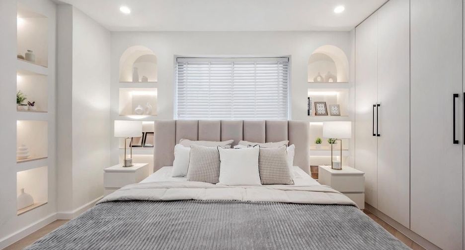 For sale 4 bedrooms condo in Watthana, Bangkok