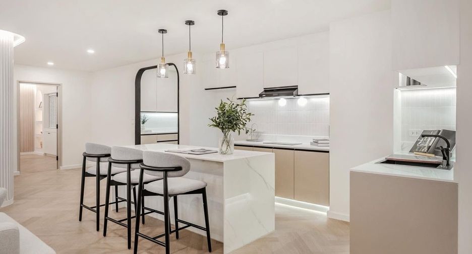 For sale 4 bedrooms condo in Watthana, Bangkok