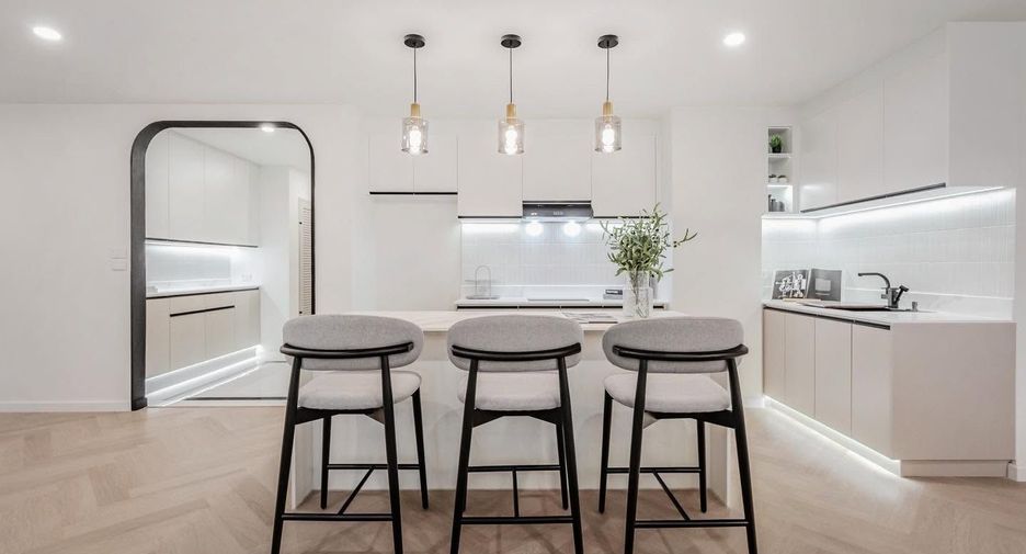 For sale 4 bedrooms condo in Watthana, Bangkok