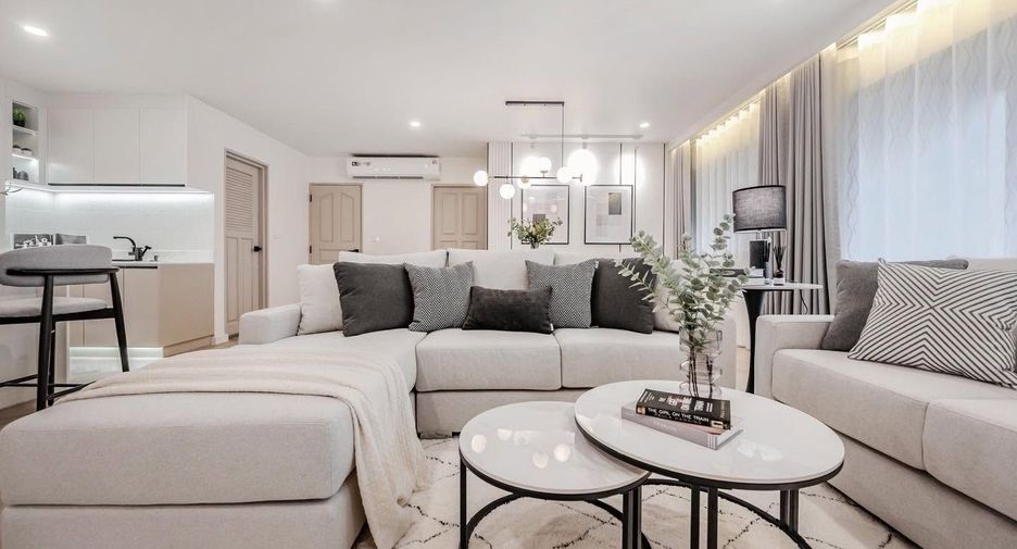 For sale 4 bedrooms condo in Watthana, Bangkok