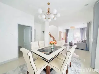 Продажа 3 спальни дом в Si Racha, Чонбури