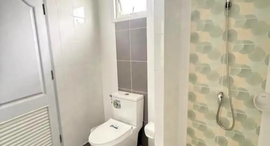 Продажа 3 спальни дом в Si Racha, Чонбури