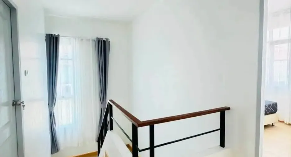Продажа 3 спальни дом в Si Racha, Чонбури