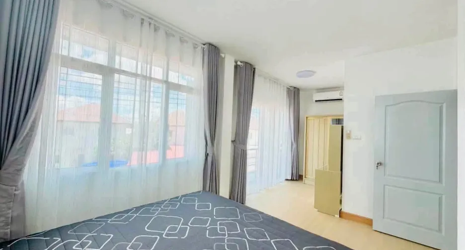Продажа 3 спальни дом в Si Racha, Чонбури