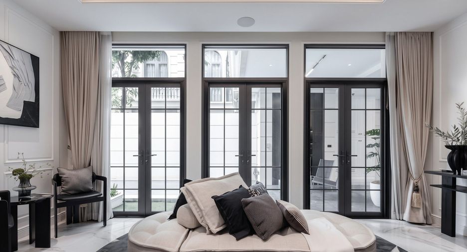 For rent 4 bedrooms house in Watthana, Bangkok