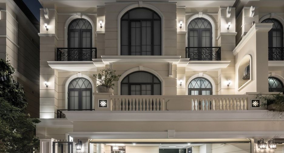 For rent 4 bedrooms house in Watthana, Bangkok
