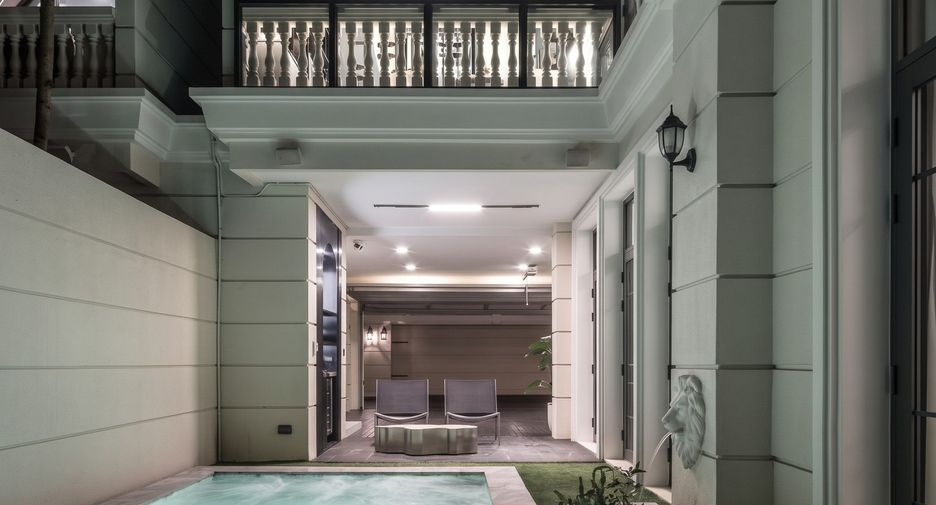 For rent 4 bedrooms house in Watthana, Bangkok