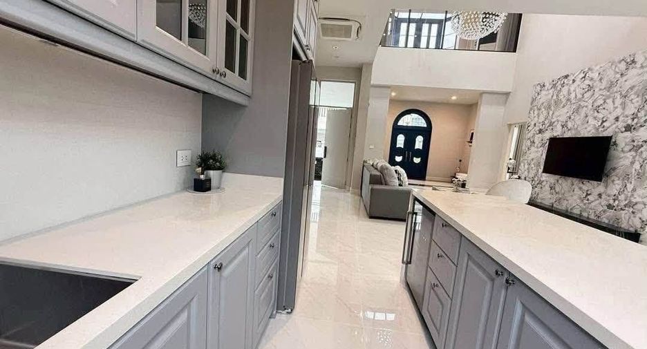 Haus zum Kauf und zur Miete mit 4 Zimmer in Bang Kapi, Bangkok