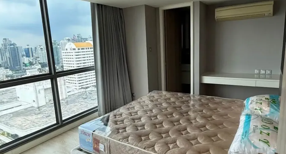 For rent 4 bedrooms condo in Watthana, Bangkok